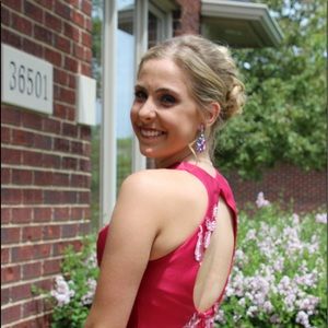 Meet your Posher, Danielle